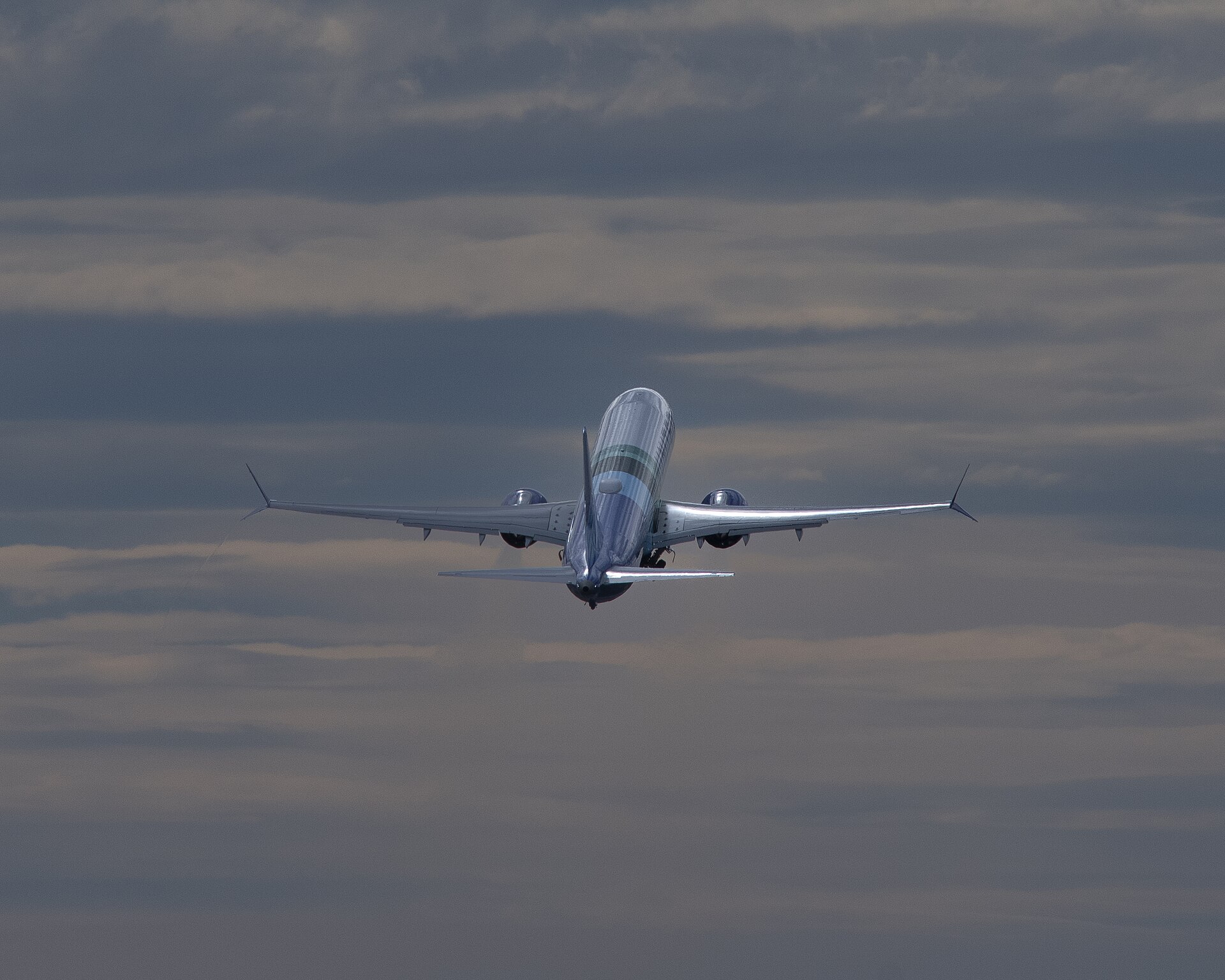 Ny Bellona-rapport: CO₂-lagring gir langt større klimaeffekt enn bruk av syntetisk drivstoff i luftfarten.