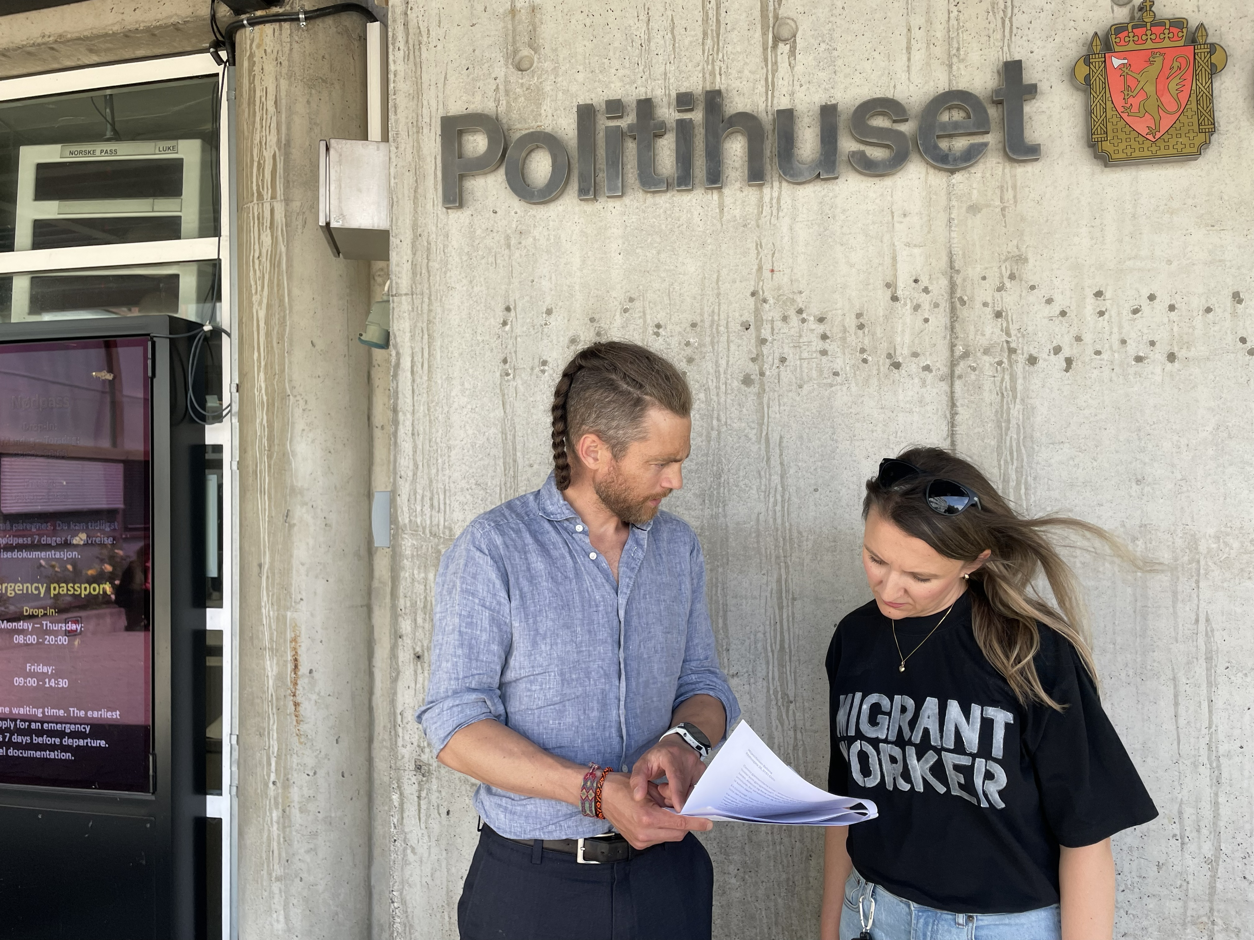 Eivind Berstad i Bellona sammen med talsperson for de polske arbeidsinnvandrerne på Melkøya, Ewelina Baj.
