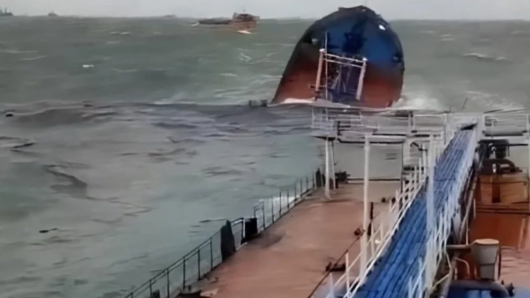 Shipwreck in the Kerch Strait. Photo: screenshot from video